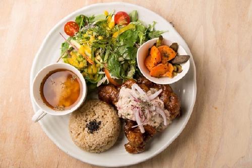 Vegan organic Japanese lunch at Genmai café: Osaka