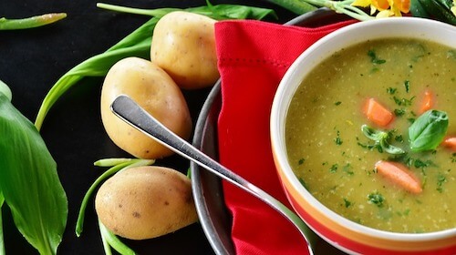 ジャガイモとスープの写真